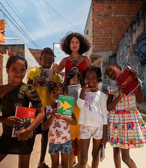 Priscila Neres, rapper sergipana, expõe abandono e desigualdade em novo videoclipe “Contos das periferias”