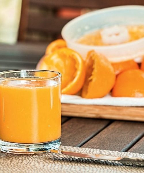 Beber um copo de suco diariamente faz bem para a saúde?
