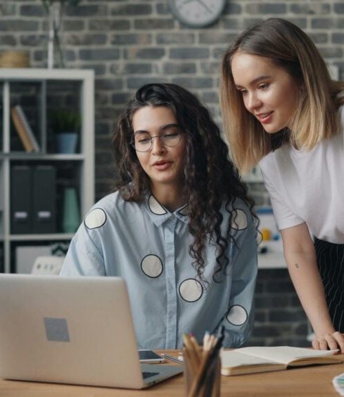 Mulheres brasileiras expressam preocupação financeira crescente