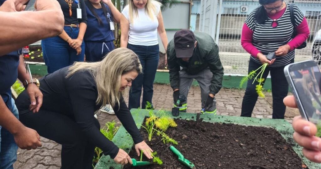 Cubatão inaugura horta comunitária no CAPS