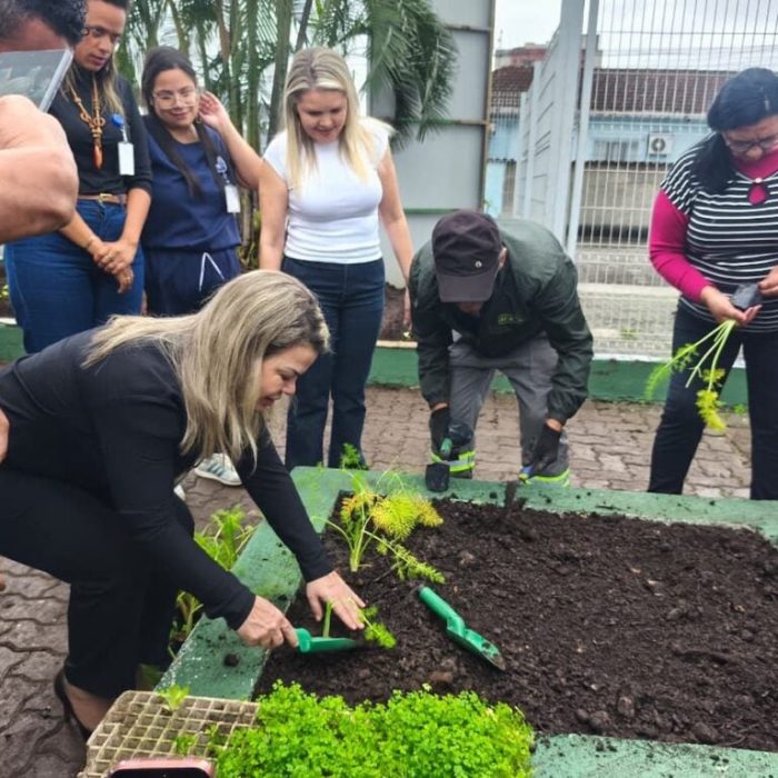 Cubatão inaugura horta comunitária no CAPS