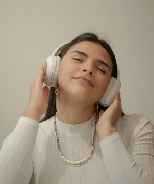 Os efeitos do uso prolongado de fones de ouvido no funcionamento cerebral