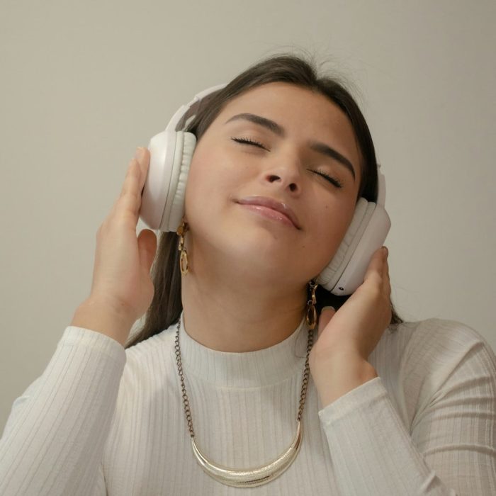Os efeitos do uso prolongado de fones de ouvido no funcionamento cerebral